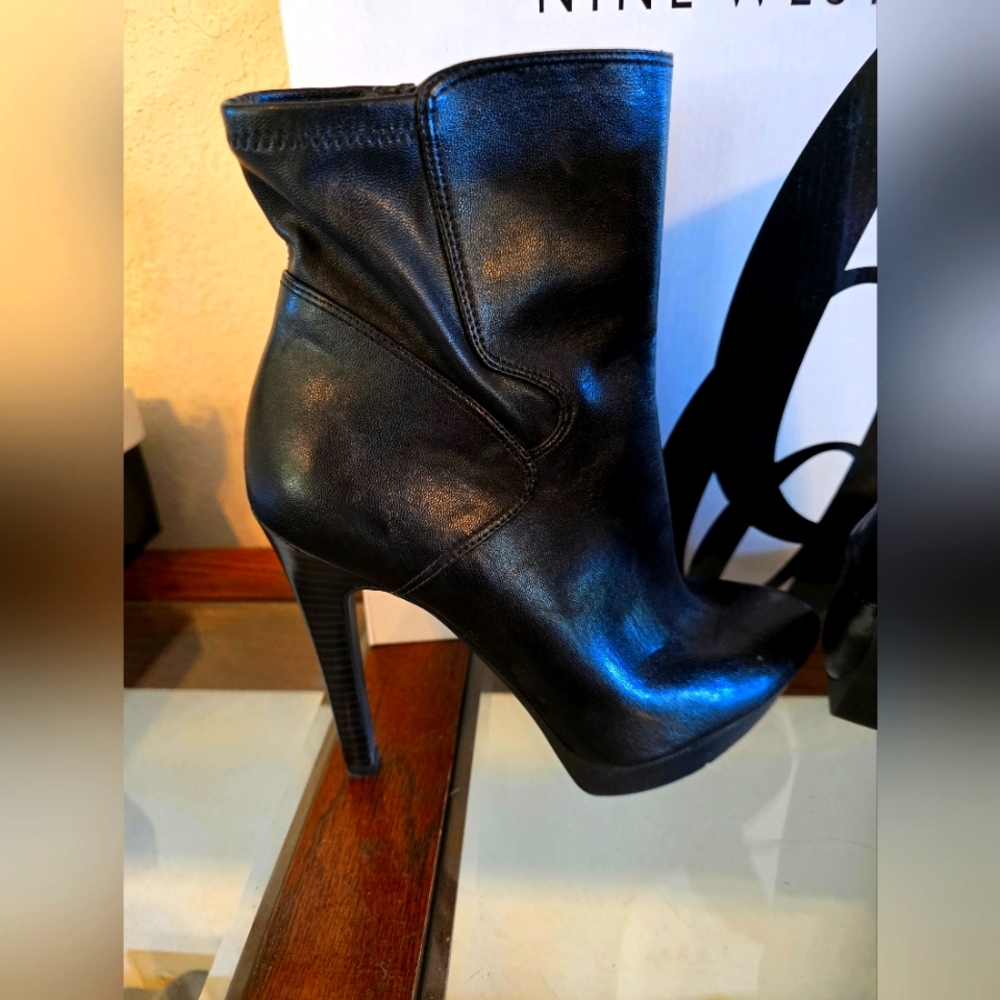 Nine West size 7 Izzabella platform stilleto bootie.